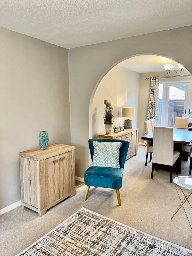 Canada House - Sleeps 6 -3 King Or 6 Single Ideal For Contractors Warrington Kültér fotó